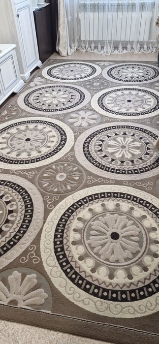 Продам ковер в отличном состояние