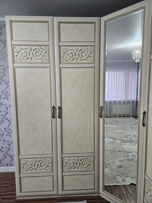 Продаётся вместительный шкаф-гардероб