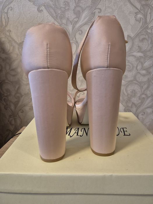 Sandale cu platforma