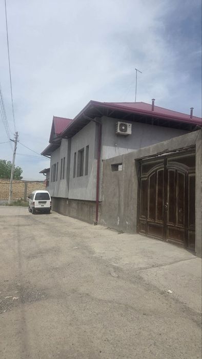 Zangiota Tumani Shakarchila Maxalada hovli sotiladi.