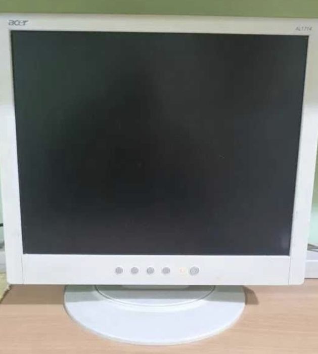 Продавам Компютър