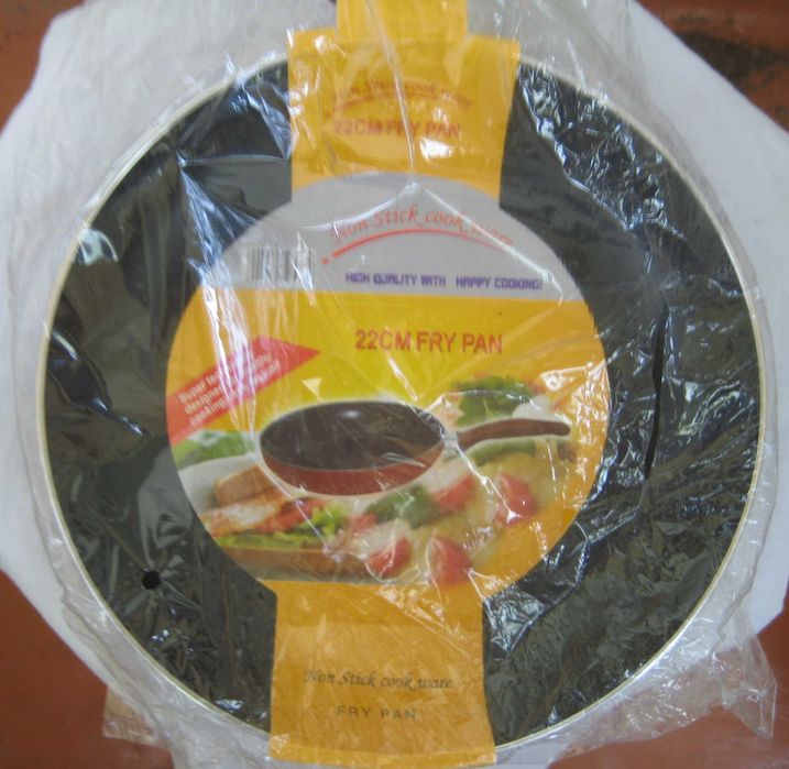 Сковородки с антипригарным покрытием новые