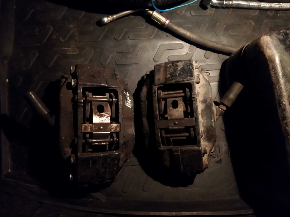 Передние тормозные суппорта на BMW E38