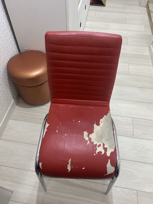 Стол со стульями кухонный красный