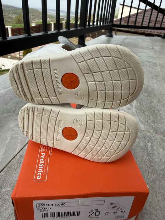 Sandale Biomecanics din piele albe nr. 20