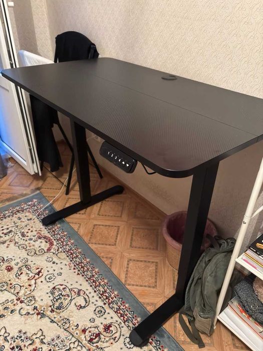 Продам регулируемый стол