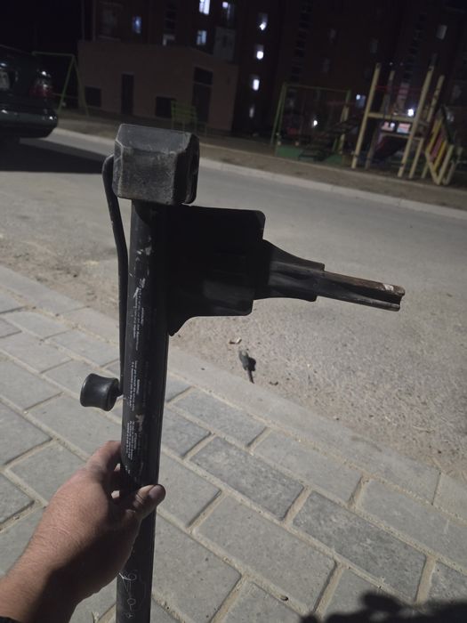 Домкрат на мерседес