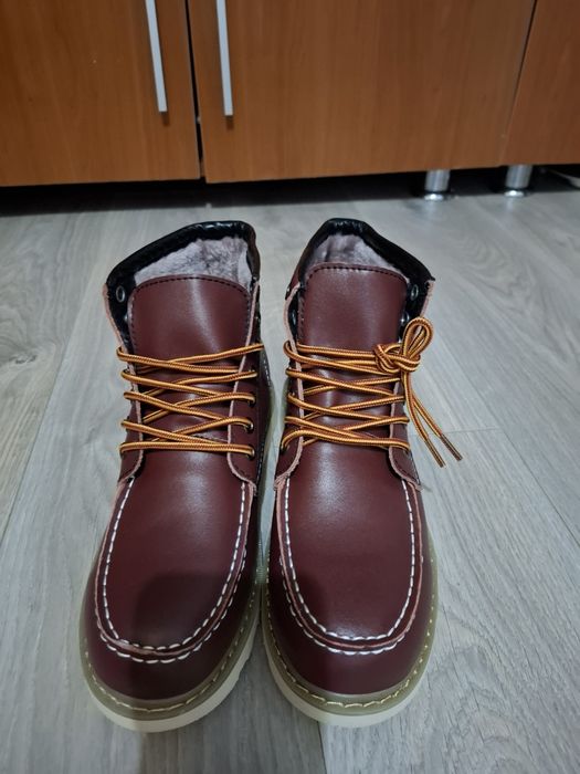 Vând bocanci Model Moc Toe mărimea 42 model Fabulos Top