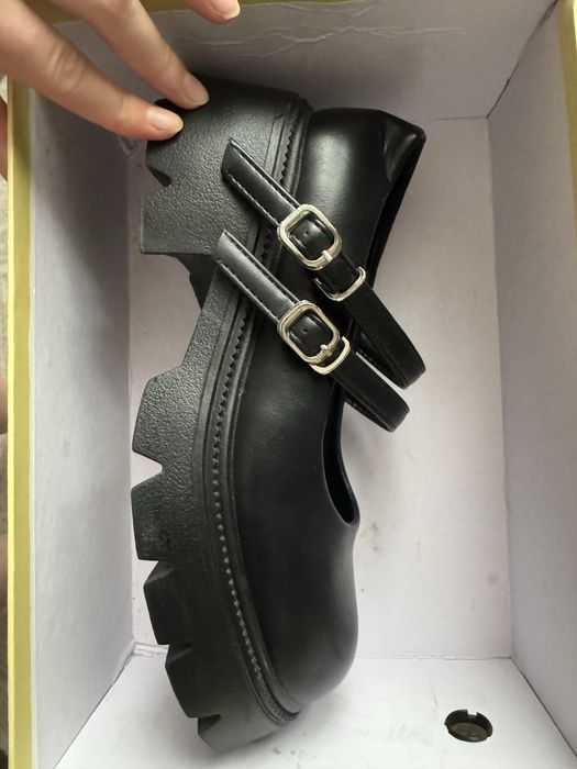 продам туфли школьные 39 размера