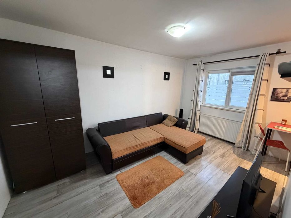 Proprietar inchiriez garsoniera decomandata