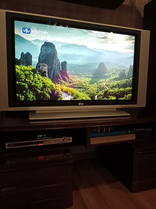 Телевизор LG 42 диагональ