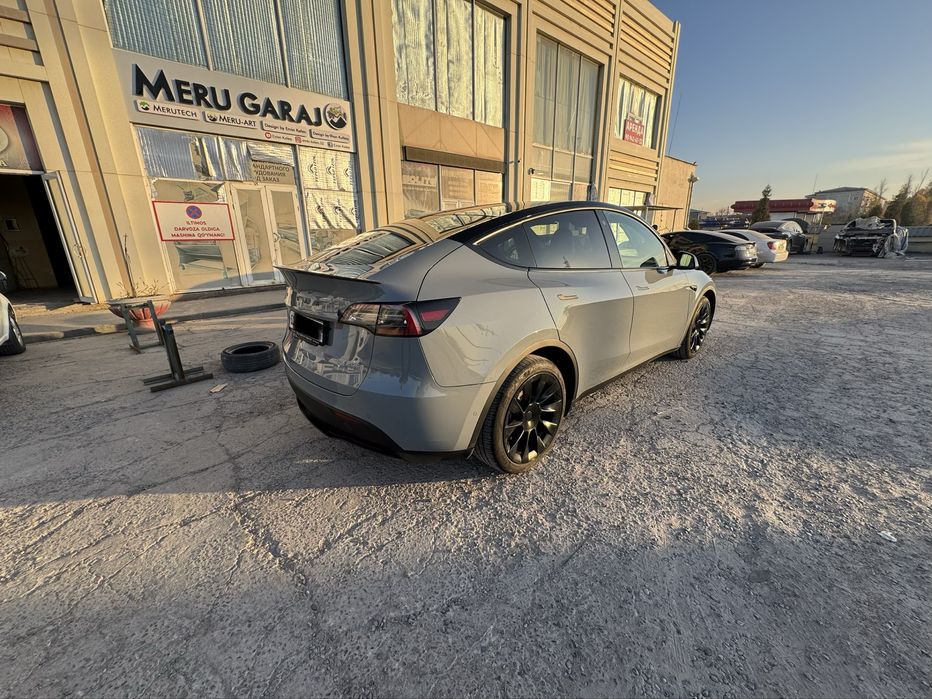 Tesla Model Y 2021 yil kam yurgan