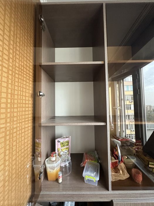 Продано шкаф с дверцами