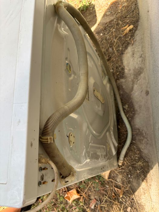 Пералня CROWN работи