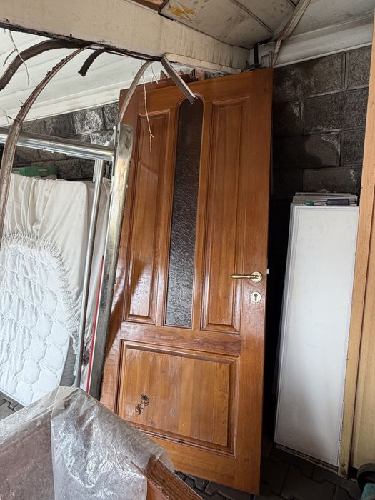 Дверь деревянная