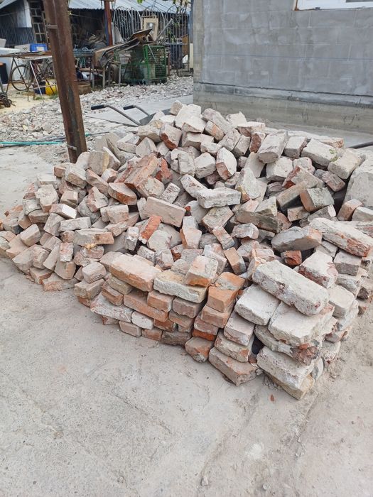 Dau caramida jumătăți si intreaga