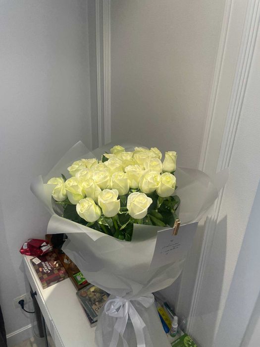 букет свежих белых роз