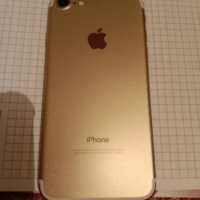 Продам Айфон 7 телефон не вскрывали
