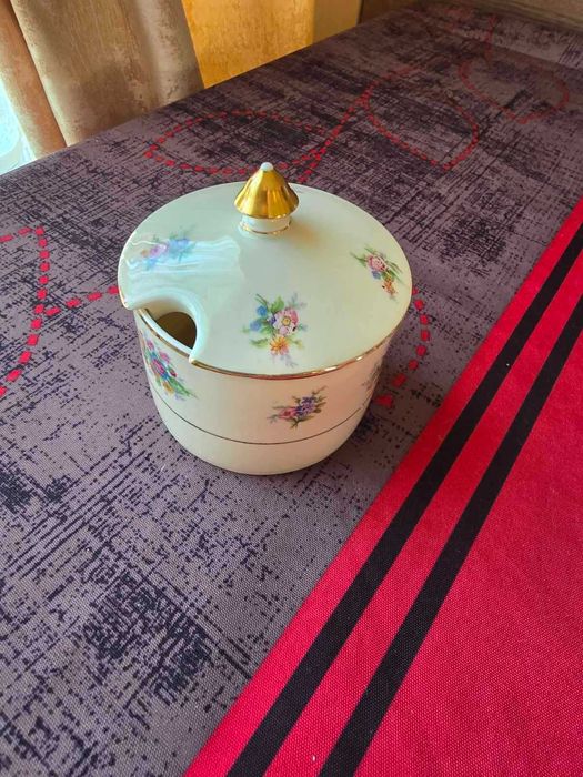 Порцеланова захарница
