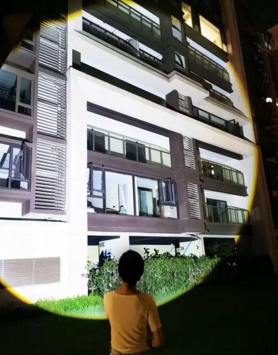 Повербанк-мощный фонарь 2 в 1