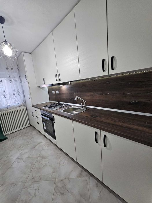 De vânzare Apartament 4 camere Roman Piata Centrală 80 m²