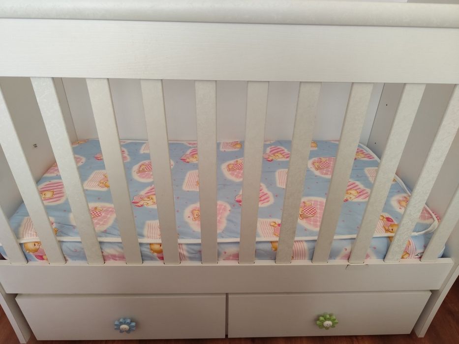 Кошара с люлеещ механизъм + скрин