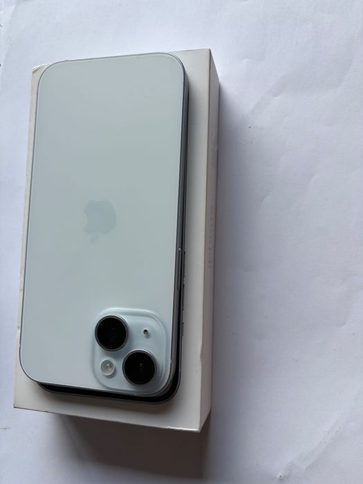 iPhone 15 128GB + зарядно