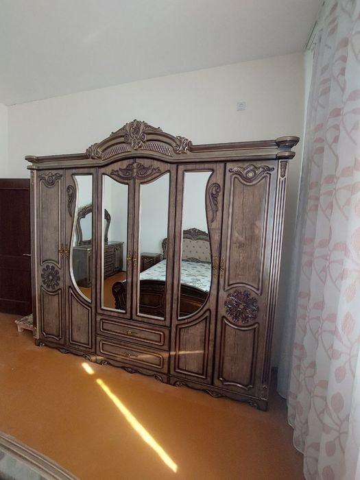 Продаётся спальный гарнитур