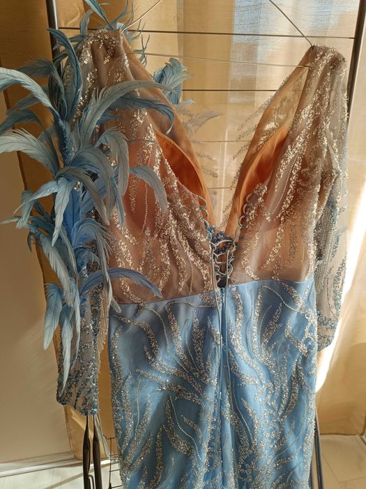 Официална рокля с пера