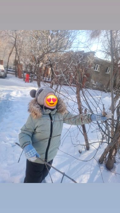 Продам комплект  на зиму, куртка и полукомбинезон. Шапка в подарок