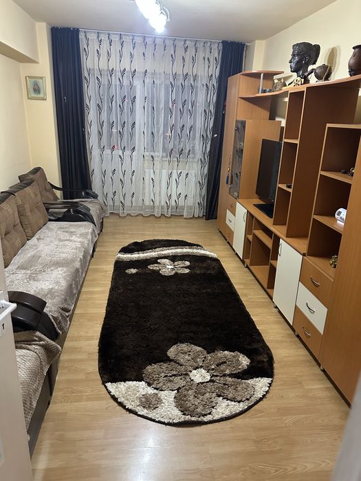 Inchiriez Apartament 4 camere zona Rovine 100Mp