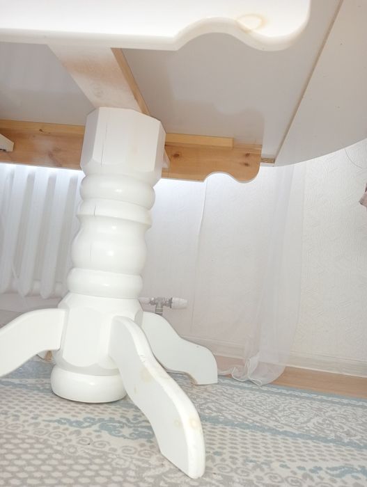 Продам обеденный стол (раздвижной)