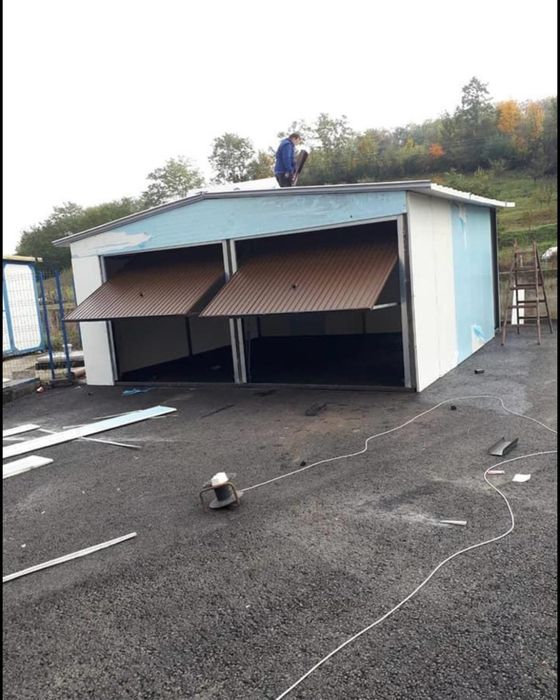 Vindem garaje pe structură metalică și magazine