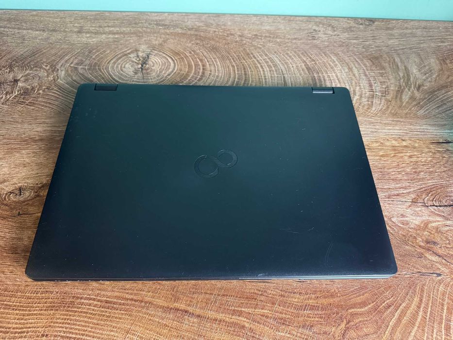 Лаптоп Fujitsu LifeBook E548 i5-8250U/8GB/256GB NVMe/14" FullHD/HDMI