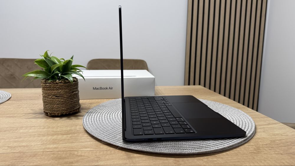 MacBook Air 13, M3, 8 GB, 256 GB SSD, Midnight