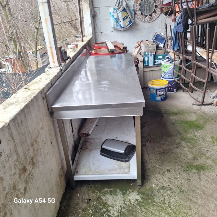 Vând masă de lucru și chiuvetă inox