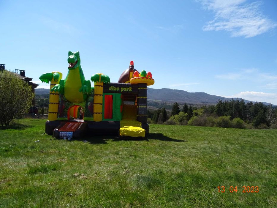 Надуваеми замъци под наем за цял ден