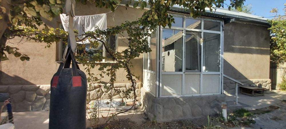 Продаётся дом из красного кирпича