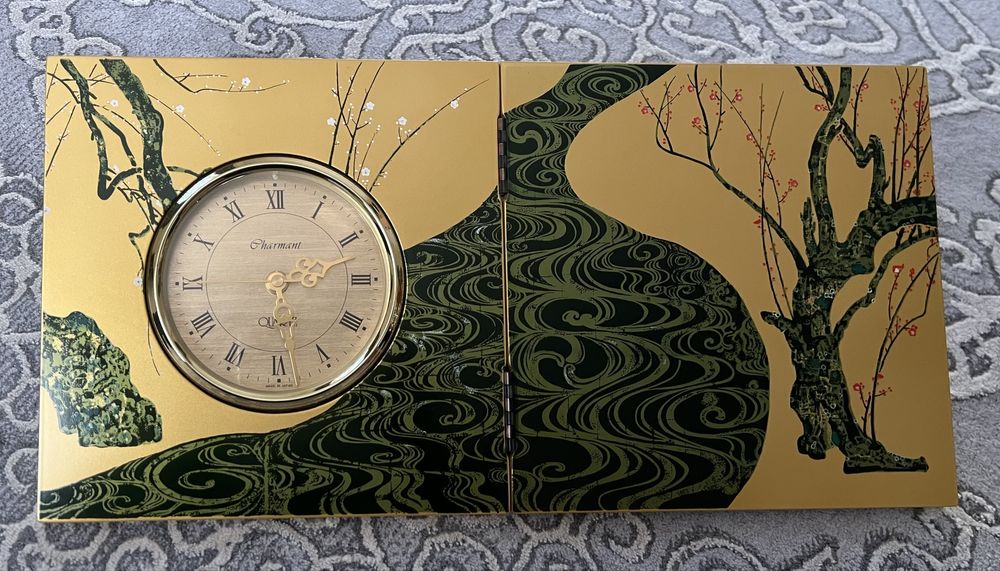 Часы книжка, дерево