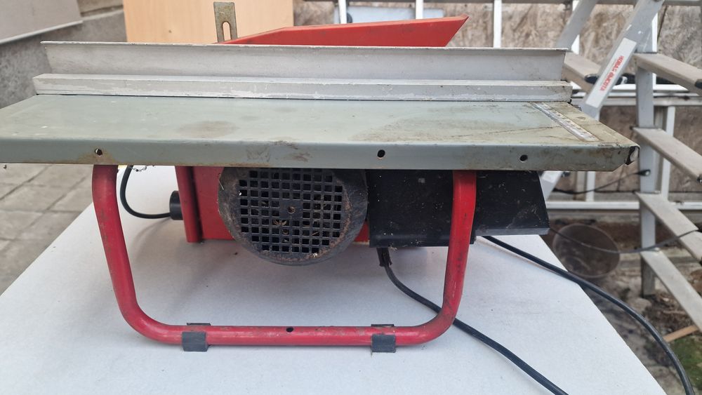 Настолен циркуляр Raider