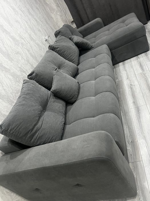 Продам диван отличный.