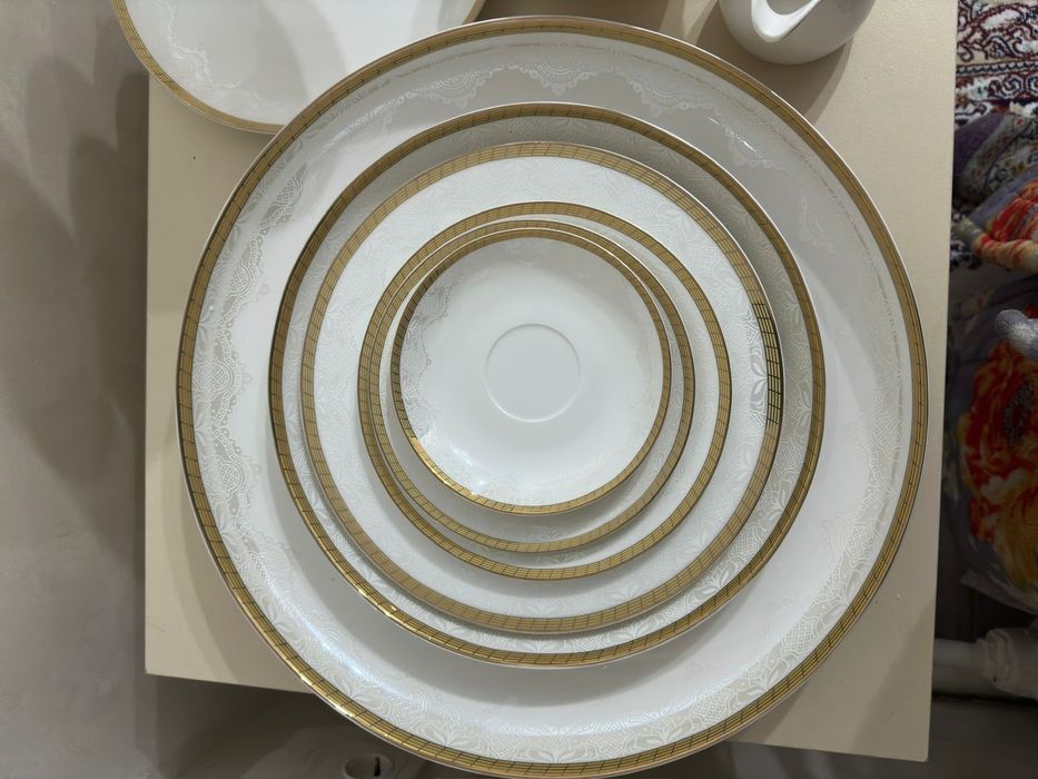 Столово- чайный сервис на 12 персон,103 предмета