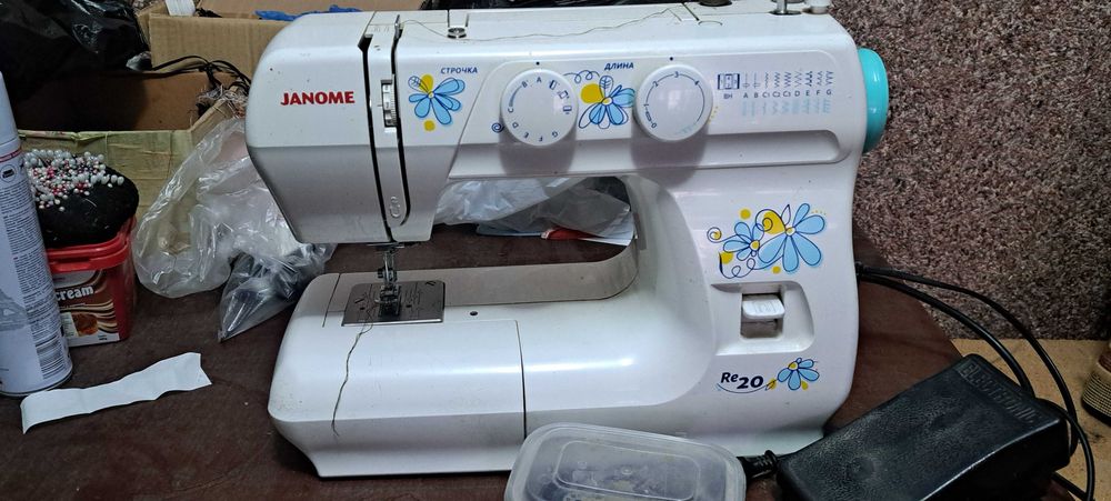 Швейная машинка Жаноме.