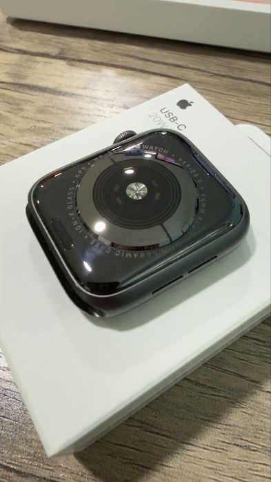 В продаже часы apple watch 5 series