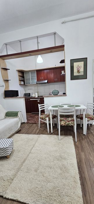 Central! De închiriat!!!