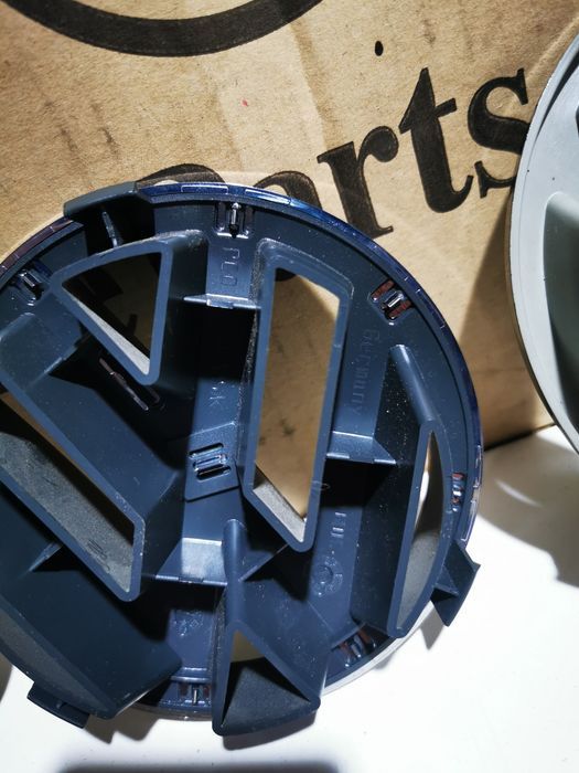 emblema noua originala grila fata

volkswagen passat sharan lt
