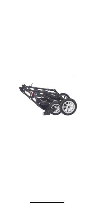 Количка за тризнаци