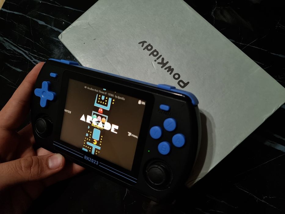 Нинтендо Свитч , PowKiddy с коробкой с зарядным проводом, и с играми