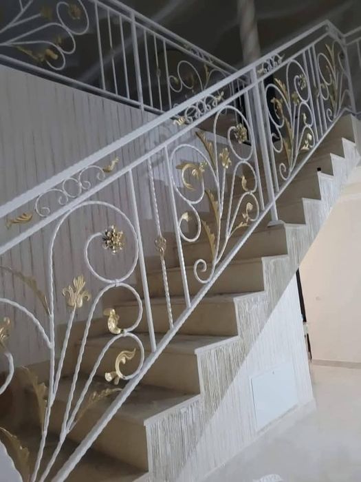 Executăm balustrade din fier forjat.