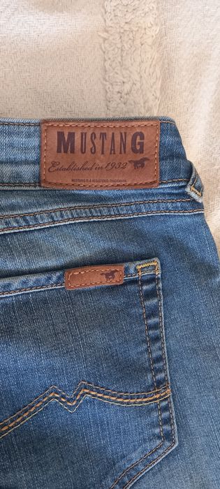 Blugi Mustang, dama,culoare albastru, mărimea 31/30,stare bună